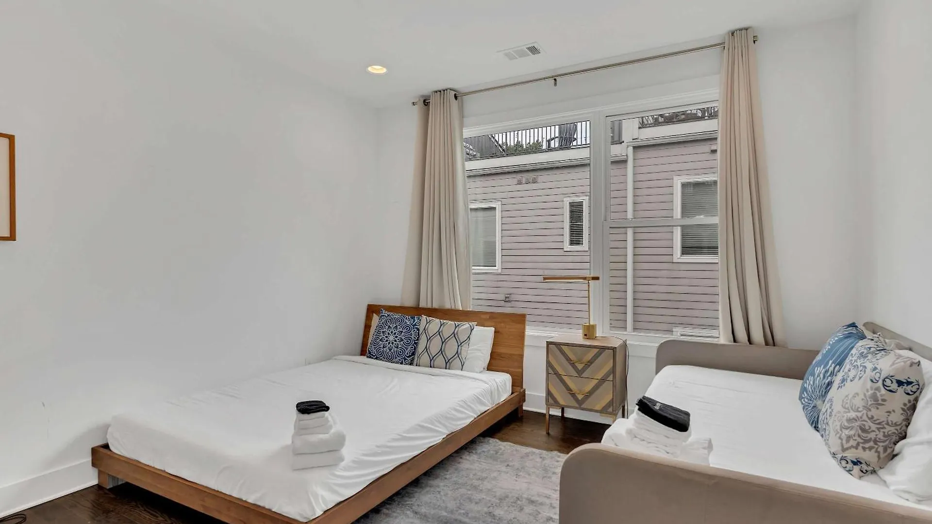 Сasa de vacaciones Large Home With Rooftop & Views Sleeps 12 Nashville