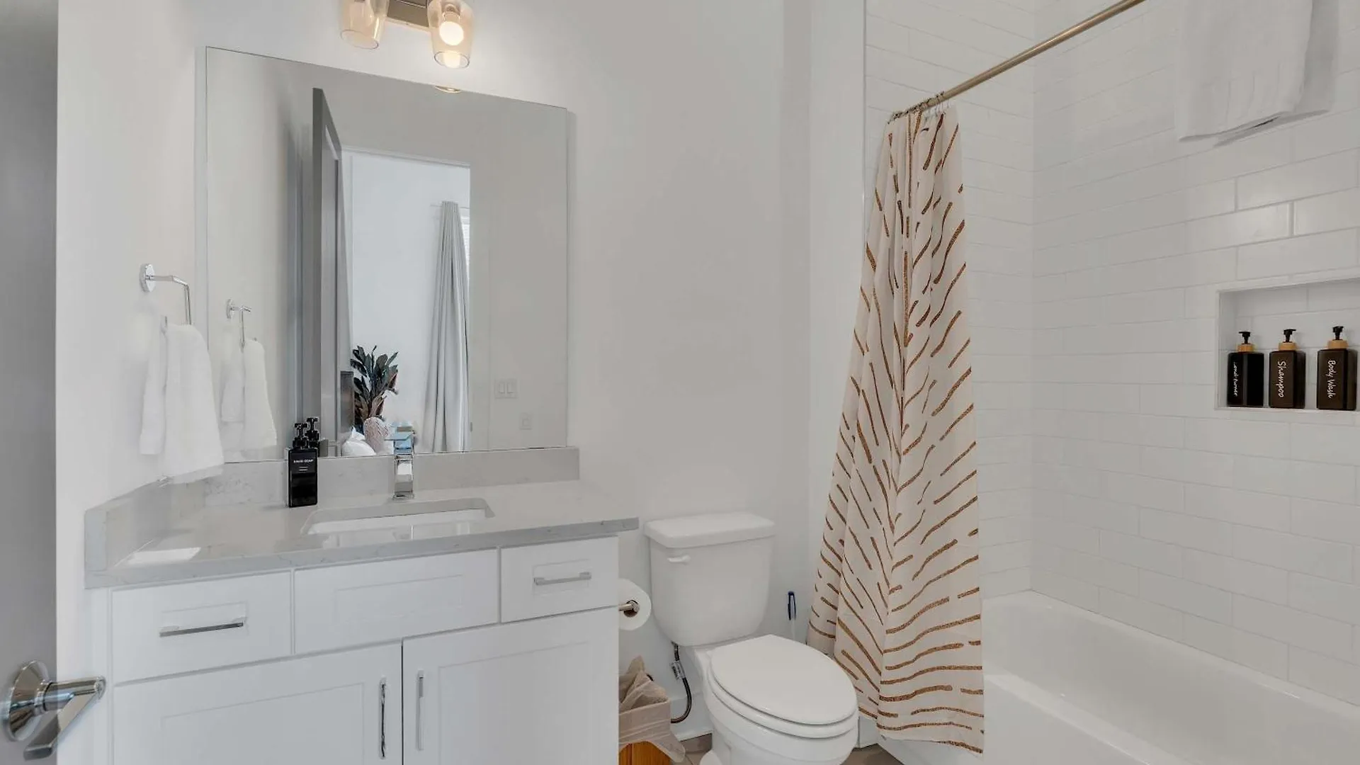 Сasa de vacaciones Large Home With Rooftop & Views Sleeps 12 Nashville
